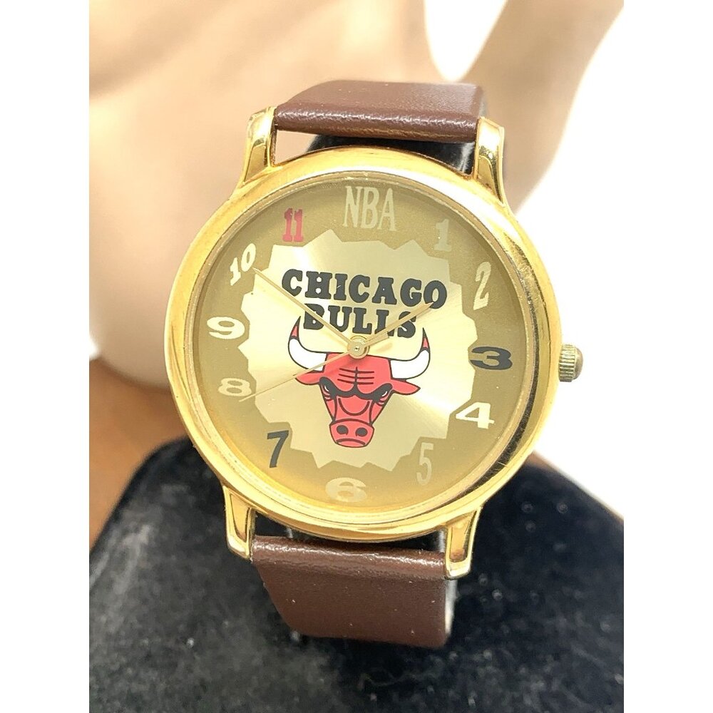 Chicago Bulls NBA Men's Watch Vintage Quartz Gold Dial Brown Leather Band 36mm